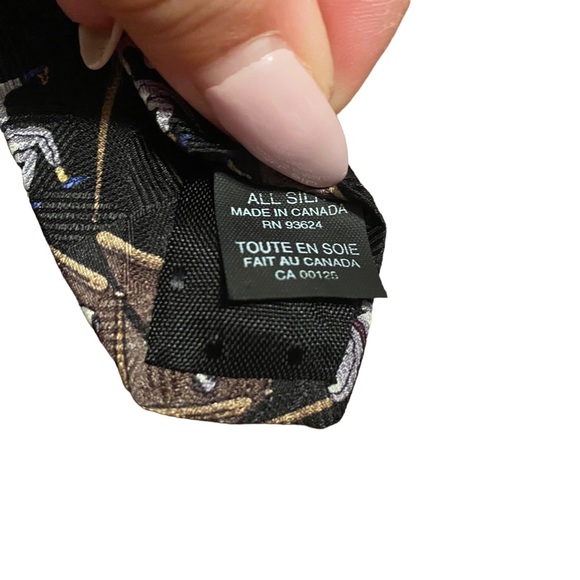 "Quote Me" Baseball Sport 100% Silk tie - Picture 5 of 9